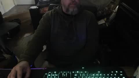 Snapshot of bighugmugg chatting on February 1, 11:47 pm bighugmugg online show from February 1, 11:47 pm