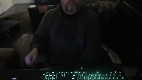 Snapshot of bighugmugg chatting on March 11, 11:05 am bighugmugg online show from March 11, 11:05 am