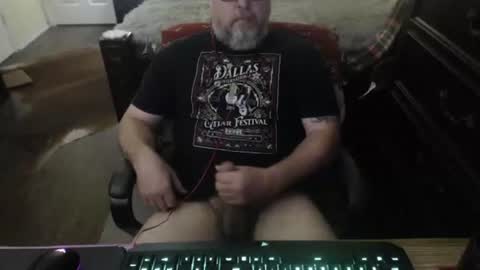 Snapshot of bighugmugg chatting on May 4, 8:16 pm bighugmugg online show from May 4, 8:16 pm