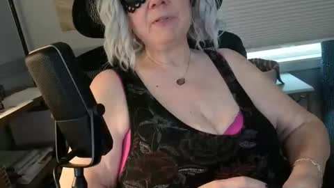 Snapshot of bigmarisella chatting on February 3, 2:11 pm Big Mari online show from February 3, 2:11 pm