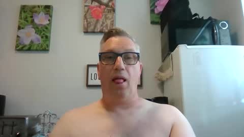 bignhard_69_ online show from May 29, 5:00 pm