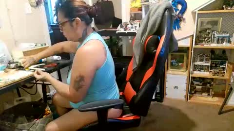 the Mini mami online show from December 4, 1:09 pm