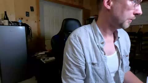 Snapshot of bigpetey22 chatting on July 1, 3:52 am bigpetey22 online show from July 1, 3:52 am