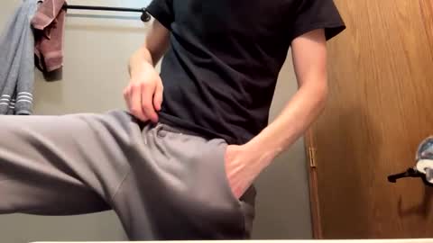 Snapshot of bigskinnyboyshh chatting on January 7, 11:56 pm bigskinnyboyshh online show from January 7, 11:56 pm