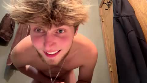 Snapshot of bigskinnyboyshh chatting on September 23, 1:08 am bigskinnyboyshh online show from September 23, 1:08 am