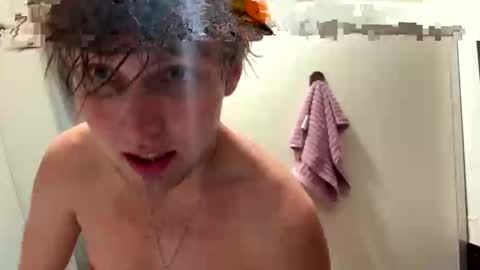 Snapshot of bigskinnyboyshh chatting on October 14, 1:17 am bigskinnyboyshh online show from October 14, 1:17 am