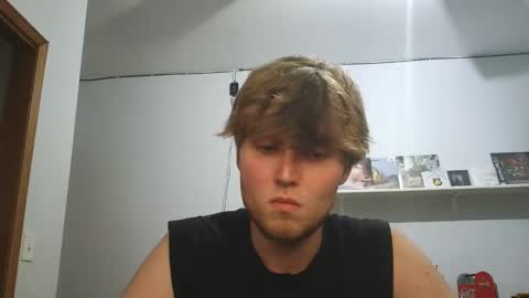 Snapshot of bigskinnyboyshh chatting on April 27, 11:14 pm bigskinnyboyshh online show from April 27, 11:14 pm