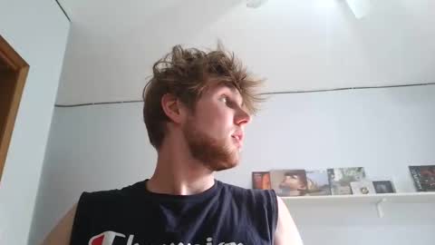Snapshot of bigskinnyboyshh chatting on May 4, 10:17 pm bigskinnyboyshh online show from May 4, 10:17 pm