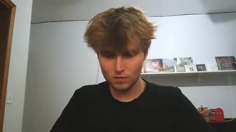 Snapshot of bigskinnyboyshh chatting on May 26, 10:06 pm bigskinnyboyshh online show from May 26, 10:06 pm