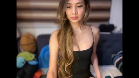 Yna     online show from April 15, 6:37 pm