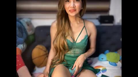 Yna     online show from April 17, 8:12 pm