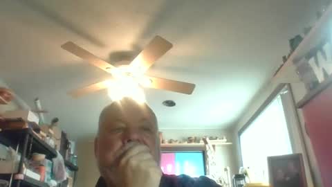 Snapshot of bigthump9999 chatting on February 21, 2:40 pm bigthump9999 online show from February 21, 2:40 pm