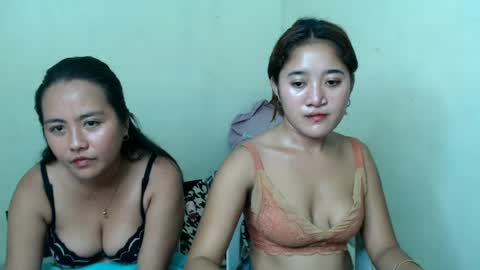 Snapshot of bigtits_pinay chatting on August 2, 1:42 pm bigtits_pinay online show from August 2, 1:42 pm