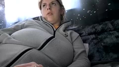 Snapshot of bigtitslala chatting on October 27, 10:41 am bigtitslala online show from October 27, 10:41 am