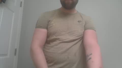 Snapshot of bigwhiteone37613 chatting on December 14, 11:42 pm bigwhiteone37613 online show from December 14, 11:42 pm