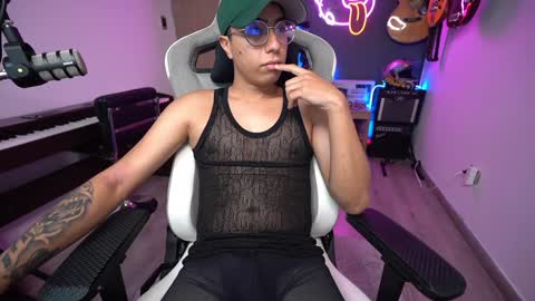 Snapshot of bigxboy96 chatting on December 5, 7:05 am bigxboy96 online show from December 5, 7:05 am