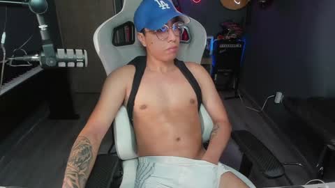 Snapshot of bigxboy96 chatting on December 20, 2:52 am bigxboy96 online show from December 20, 2:52 am