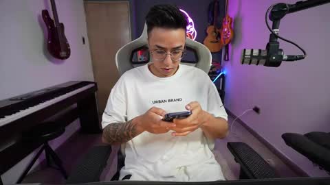 Snapshot of bigxboy96 chatting on February 17, 6:42 am bigxboy96 online show from February 17, 6:42 am