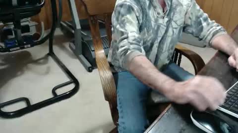 Snapshot of billy471 chatting on November 26, 11:28 pm billy471 online show from November 26, 11:28 pm