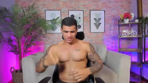 Snapshot of billydouglass chatting on October 22, 12:44 am billydouglass online show from October 22, 12:44 am