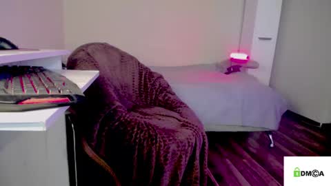 Snapshot of bimbo_sasha chatting on June 14, 11:12 am sashkaaaa 77 online show from June 14, 11:12 am
