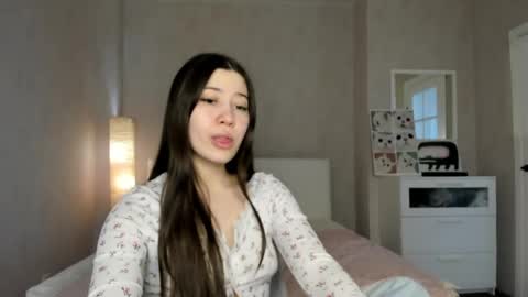 Snapshot of bina_mima chatting on April 24, 8:50 am bina_mima online show from April 24, 8:50 am
