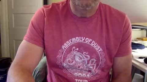 Snapshot of bisonbar chatting on April 30, 3:07 pm BisonBar online show from April 30, 3:07 pm