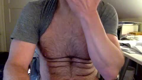 Snapshot of bisonbar chatting on May 9, 6:13 pm BisonBar online show from May 9, 6:13 pm