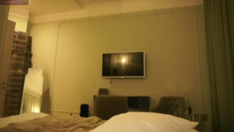 Snapshot of bitter_moon chatting on January 10, 2:46 am Ann Braslowsky online show from January 10, 2:46 am