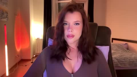 Snapshot of bitter_moon chatting on September 21, 1:29 am Ann Braslowsky online show from September 21, 1:29 am