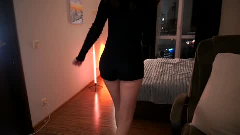 Snapshot of bitter_moon chatting on October 4, 6:06 pm Ann Braslowsky online show from October 4, 6:06 pm