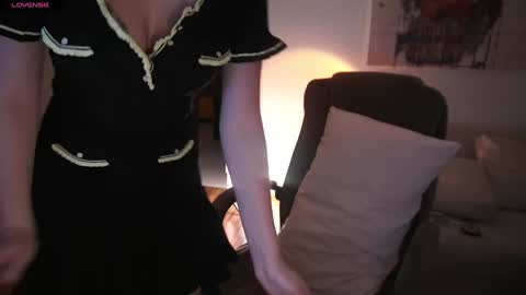 Snapshot of bitter_moon chatting on October 10, 10:53 pm Ann Braslowsky online show from October 10, 10:53 pm