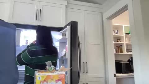 bkws985 online show from April 13, 5:51 pm