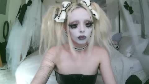 vampire fang  online show from February 13, 8:05 pm