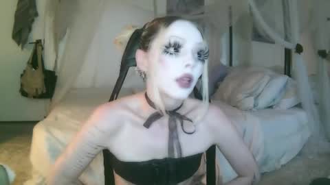 vampire fang  online show from June 14, 2:46 am