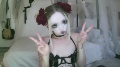 vampire fang  online show from June 15, 5:15 pm