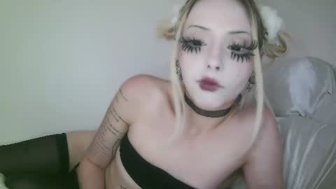 vampire fang  online show from June 16, 6:32 pm