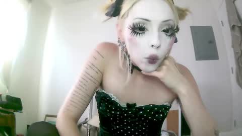 vampire fang  online show from June 19, 10:13 pm
