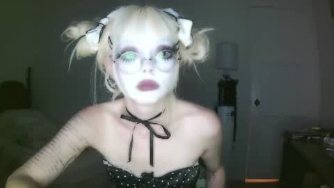 vampire fang  online show from July 5, 7:15 am