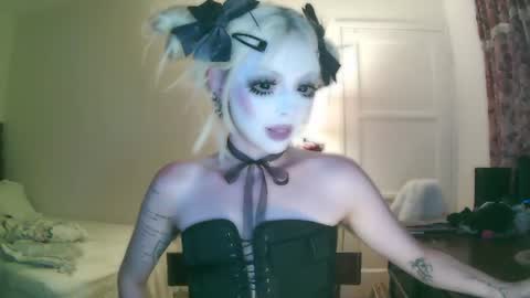 vampire fang  online show from July 11, 3:20 am