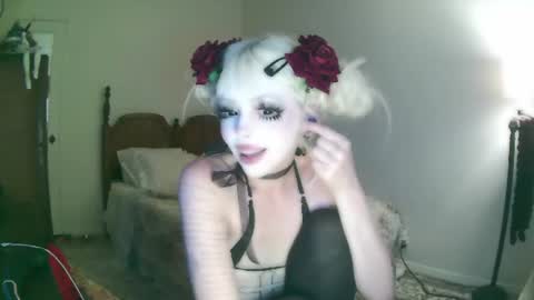 vampire fang  online show from July 17, 2:40 am