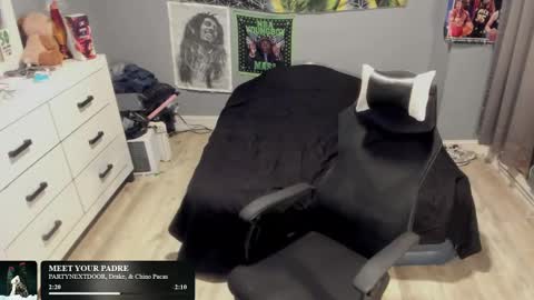 Plant Base Streamers From Pennsylvania online show from November 16, 12:49 am