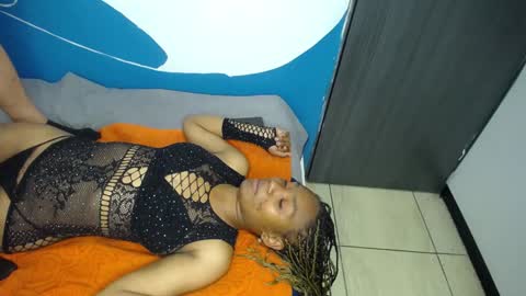 blacckandwhitte online show from December 13, 12:31 am