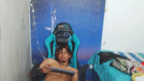 Black online show from January 4, 6:09 pm