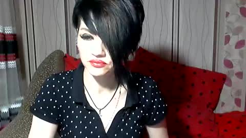 black_hot_01 online show from December 3, 1:32 pm