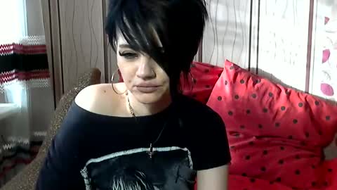 black_hot_01 online show from January 5, 8:00 am