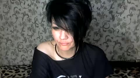 black_hot_01 online show from September 20, 11:50 pm