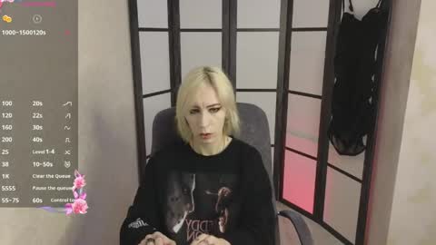 Snapshot of black_orchides chatting on May 2, 8:19 am Emily online show from May 2, 8:19 am