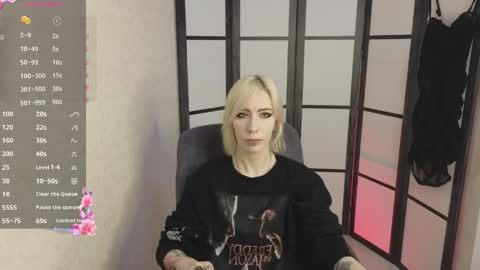 Snapshot of black_orchides chatting on May 4, 8:32 am Emily online show from May 4, 8:32 am