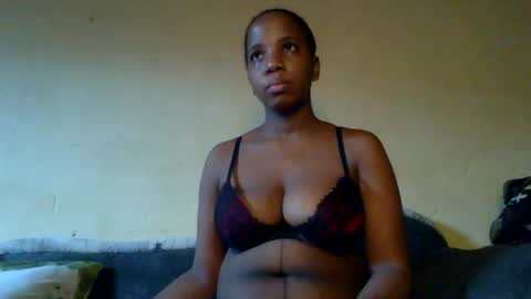 Snapshot of black_queen0111254 chatting on July 20, 12:40 pm Blackqueen online show from July 20, 12:40 pm